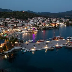 https://g-mare-boutique-hotel.hotelschalkidiki.net